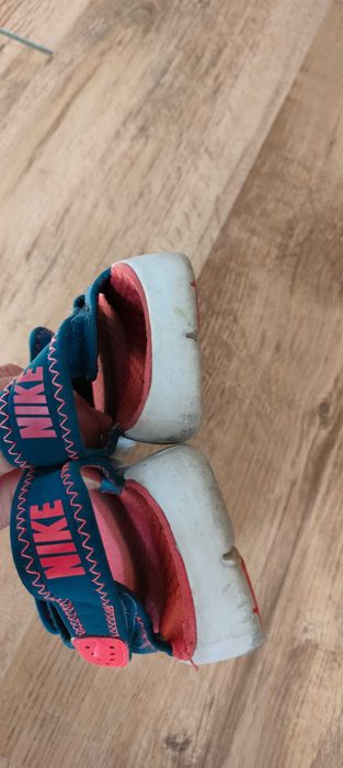 Sandały dziewczęce Nike 33/34 21,8 cm