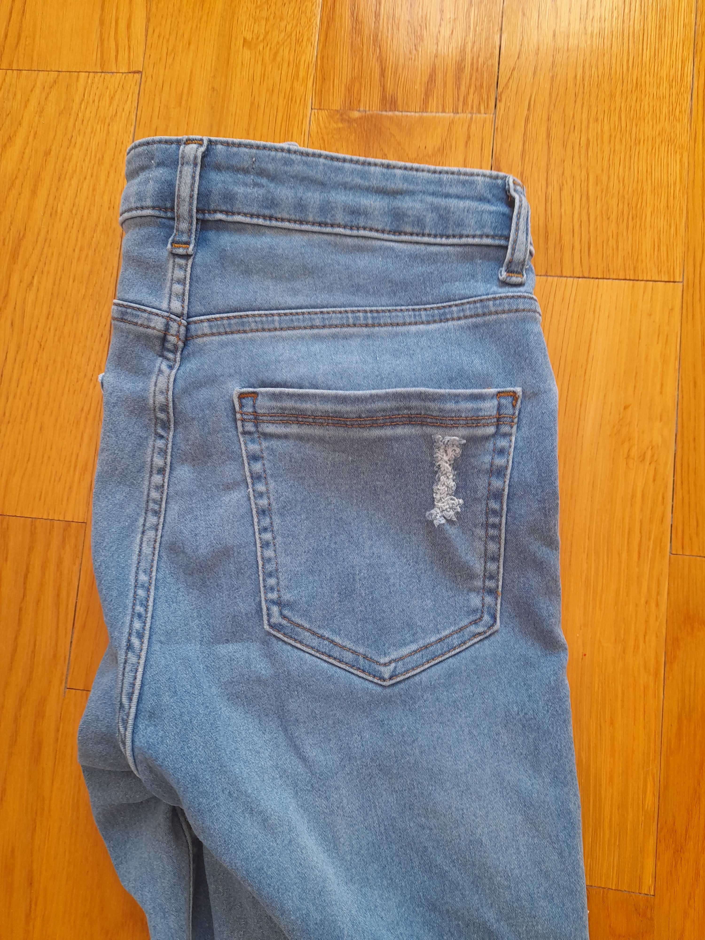 Piękne spodnie jeansowe z przetarciami Cropp r.S