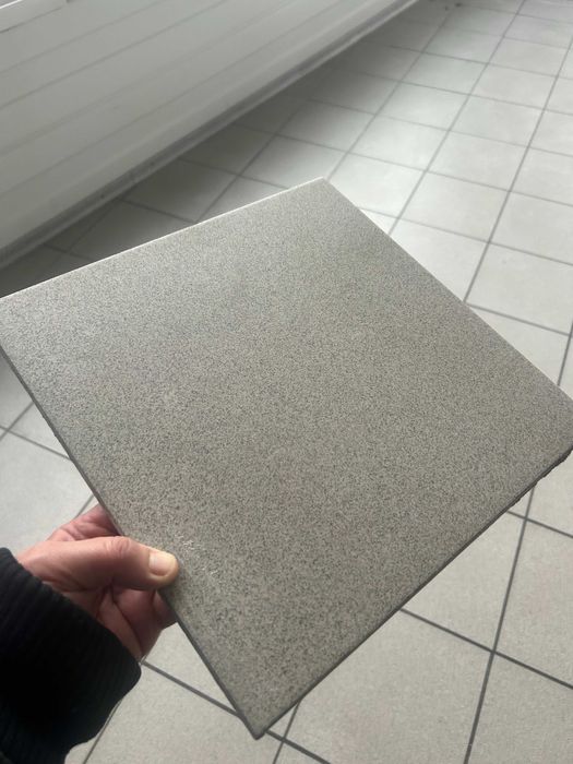 продам напольную плитку "гресс" б/у 300х300