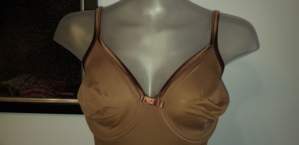 Piękne Cienkie Delikatne BODY 36/38 D