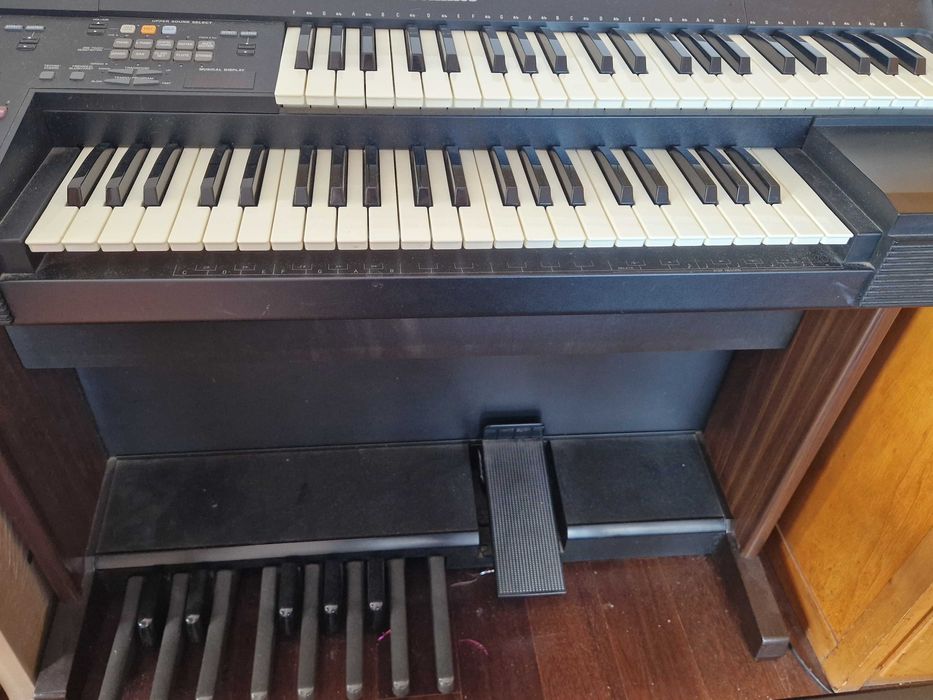 Órgão em optimo estado, 2 teclados