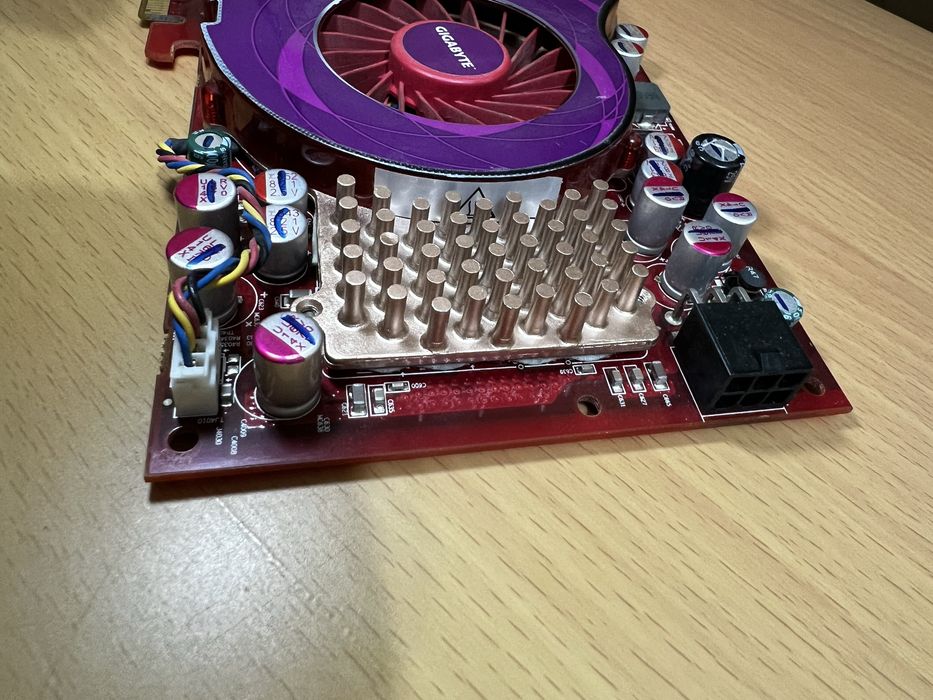 Відеокарта Gigabyte HD 4850 у дуже гарному стані