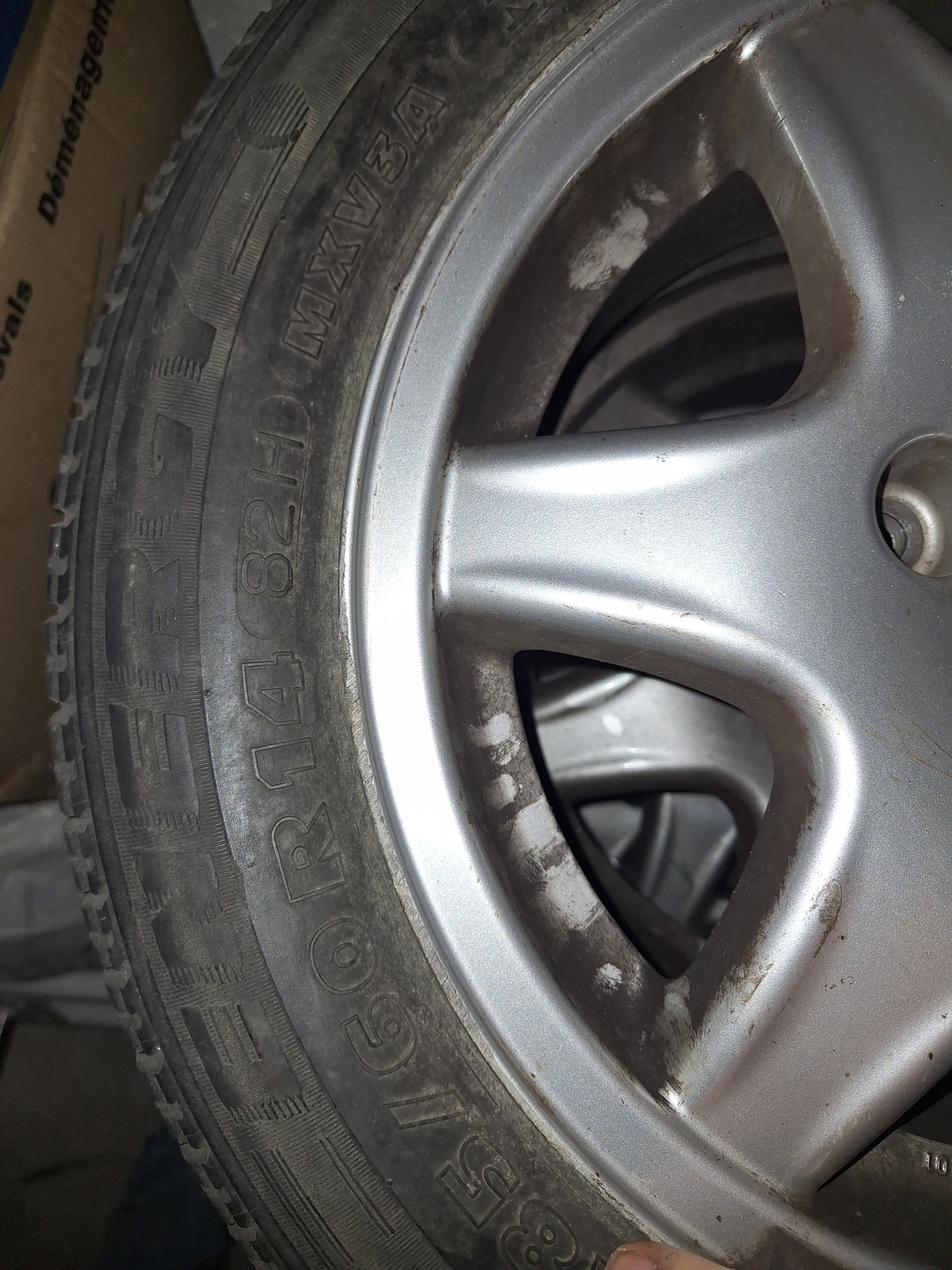 jantes(14) e pneus(185/60 R 14) wolkswagen