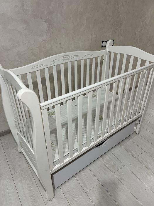 Дитяча кроватка