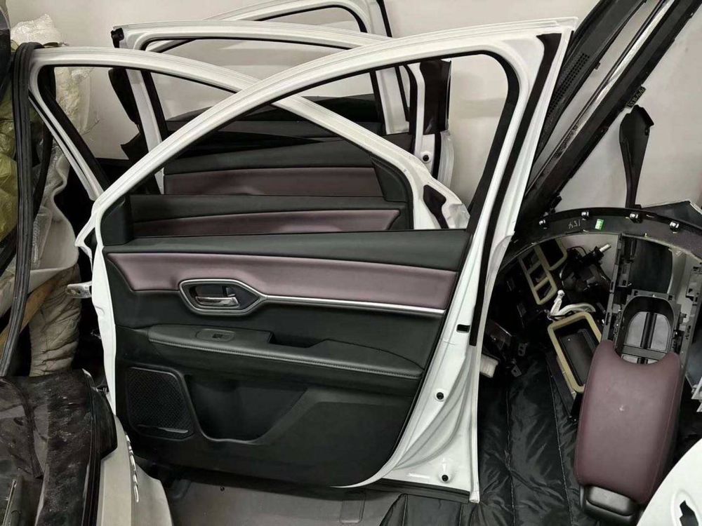 Кузовні запчастини на Honda MNV ENS1 ENP1