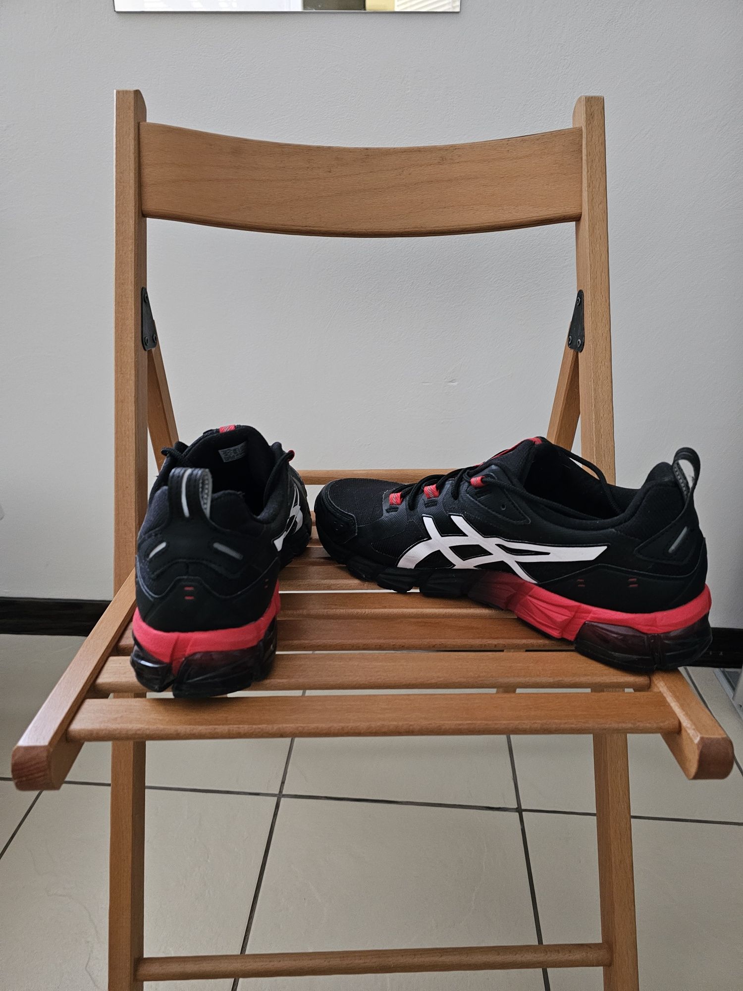 Нові Asics GEL-QUANTUM 180 46 poзмір та Reebok 42 

Довжина устілки 29