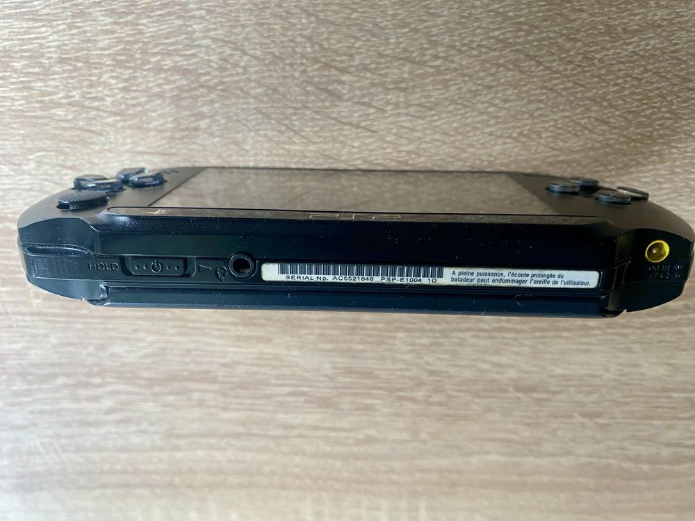 PsP E1004 stan BDB przerobiona ! Karta 32GB