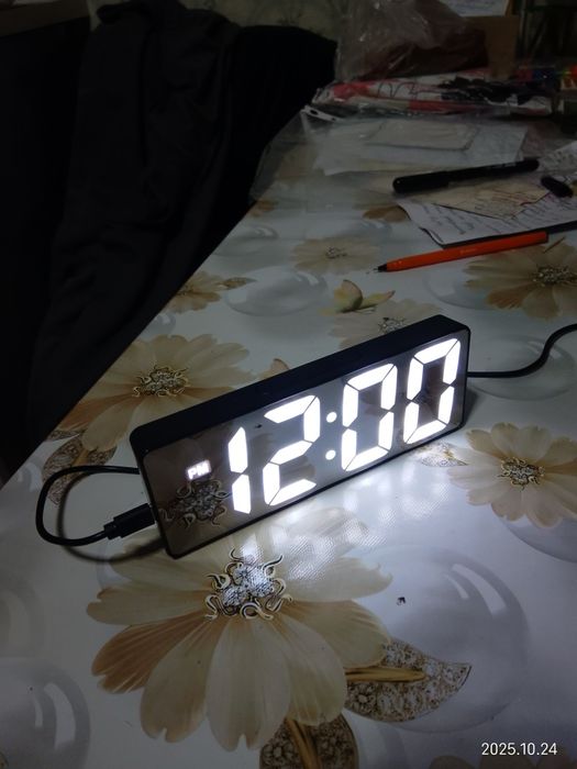 Зеркальные часы(будильник)