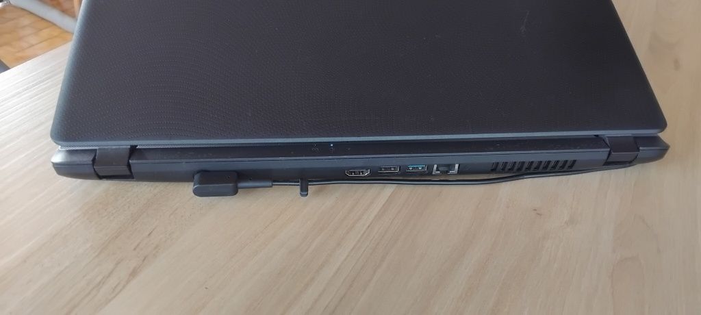 Portátil Acer Aspire ES15 – Vende-se no estado (bateria avariada)