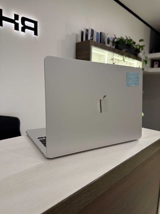 MacBook Air 13 m2   8 / 256 Gb    Гарантія від магазину Кредит