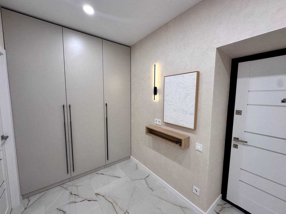 Продам ЭКСКЛЮЗИВ 68м2  2 Спальни + кухня-студия Днепровская Брама 2