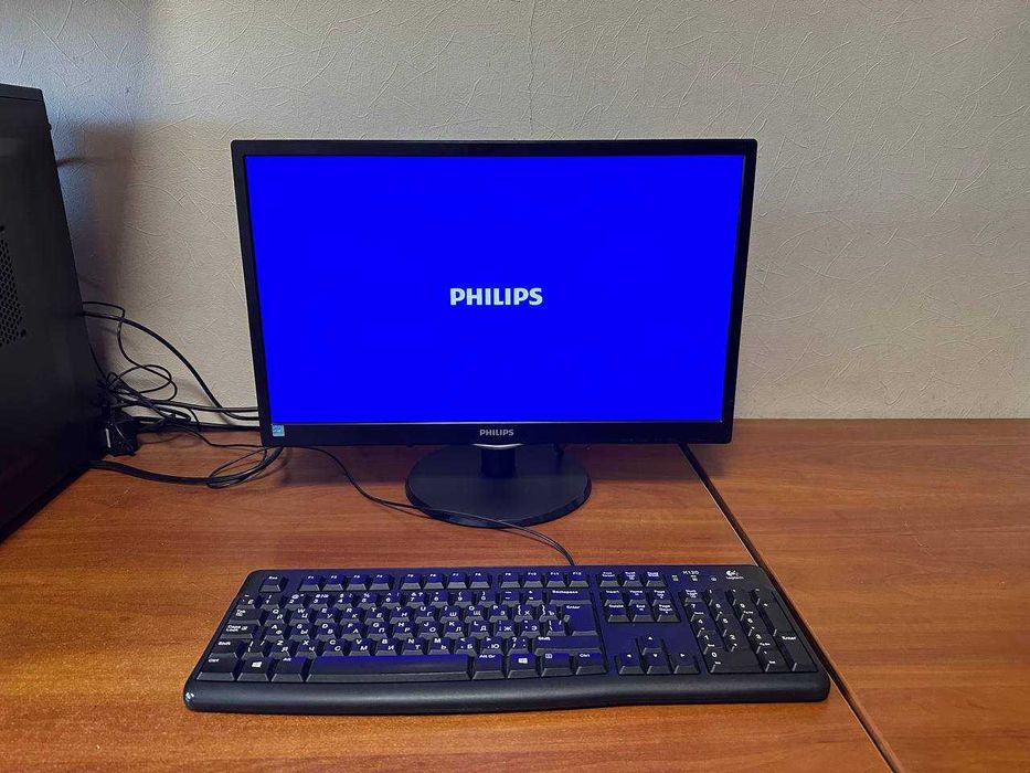 Монітор Рhilips 223V5LSB/01 22 дюйми в повністю працюючому стані
