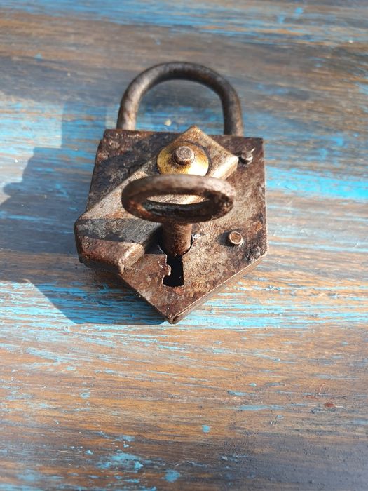 Cadeado Antigo em Ferro