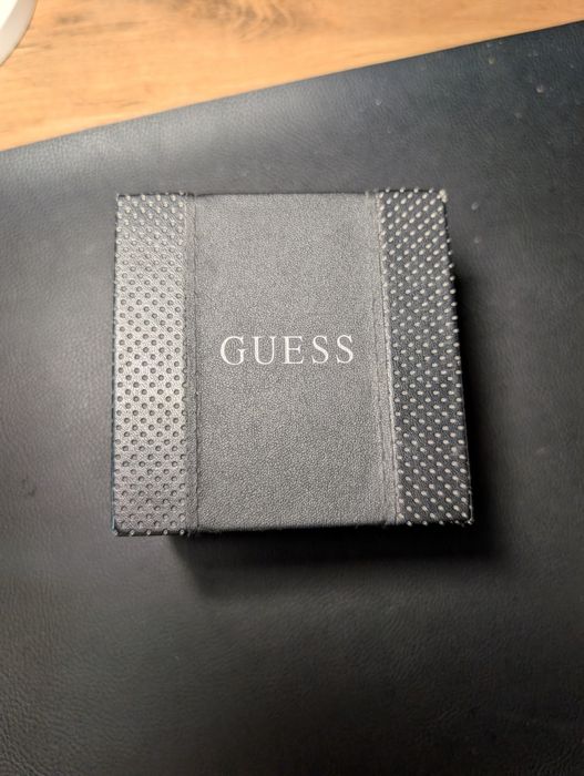 Продам часы Guess w0218g2