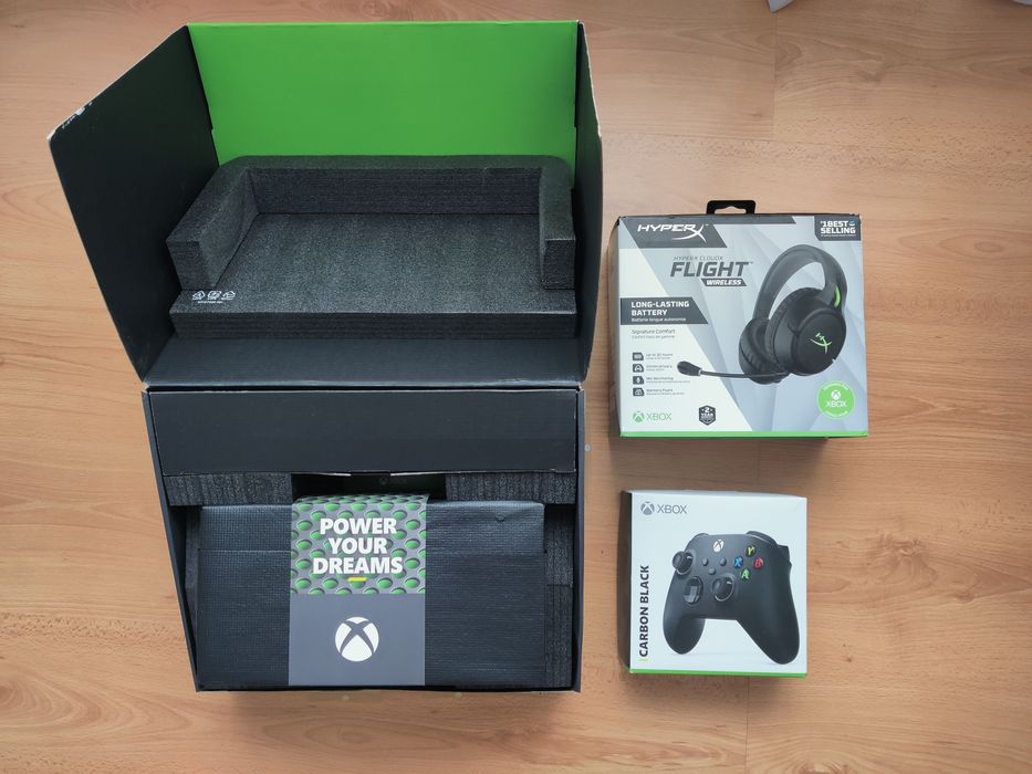 Xbox Series X + геймпад + навушники HyperX Flight Wireless