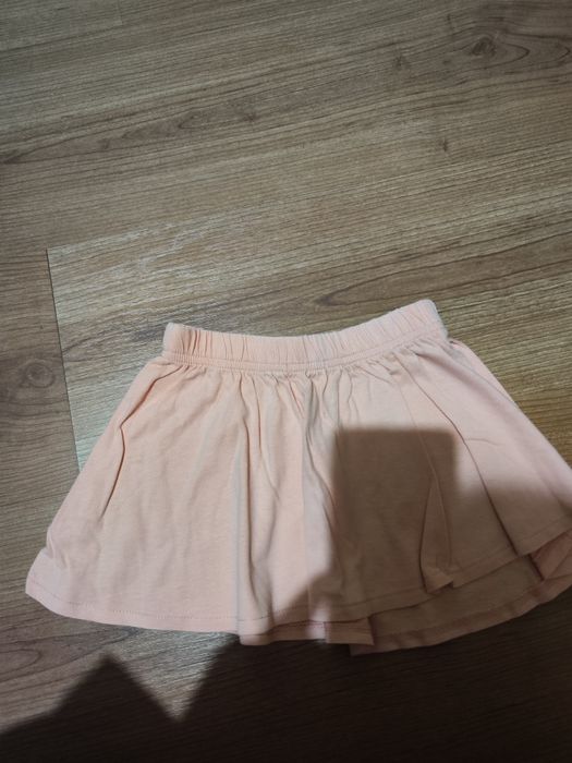 Saia laranja de menina