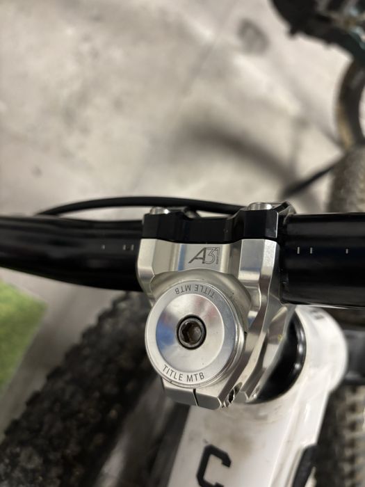 Mostek industry nine 31/31.8mm srebrno czarny