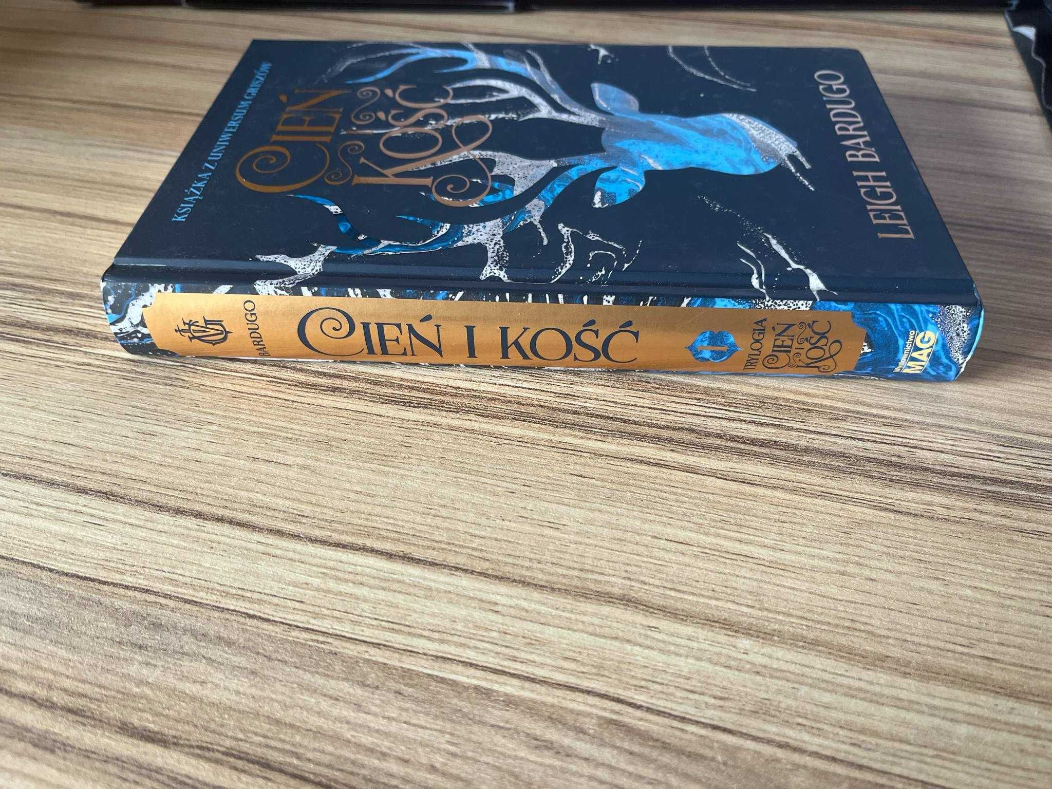Cień i Kość  Leigh Bardugo
