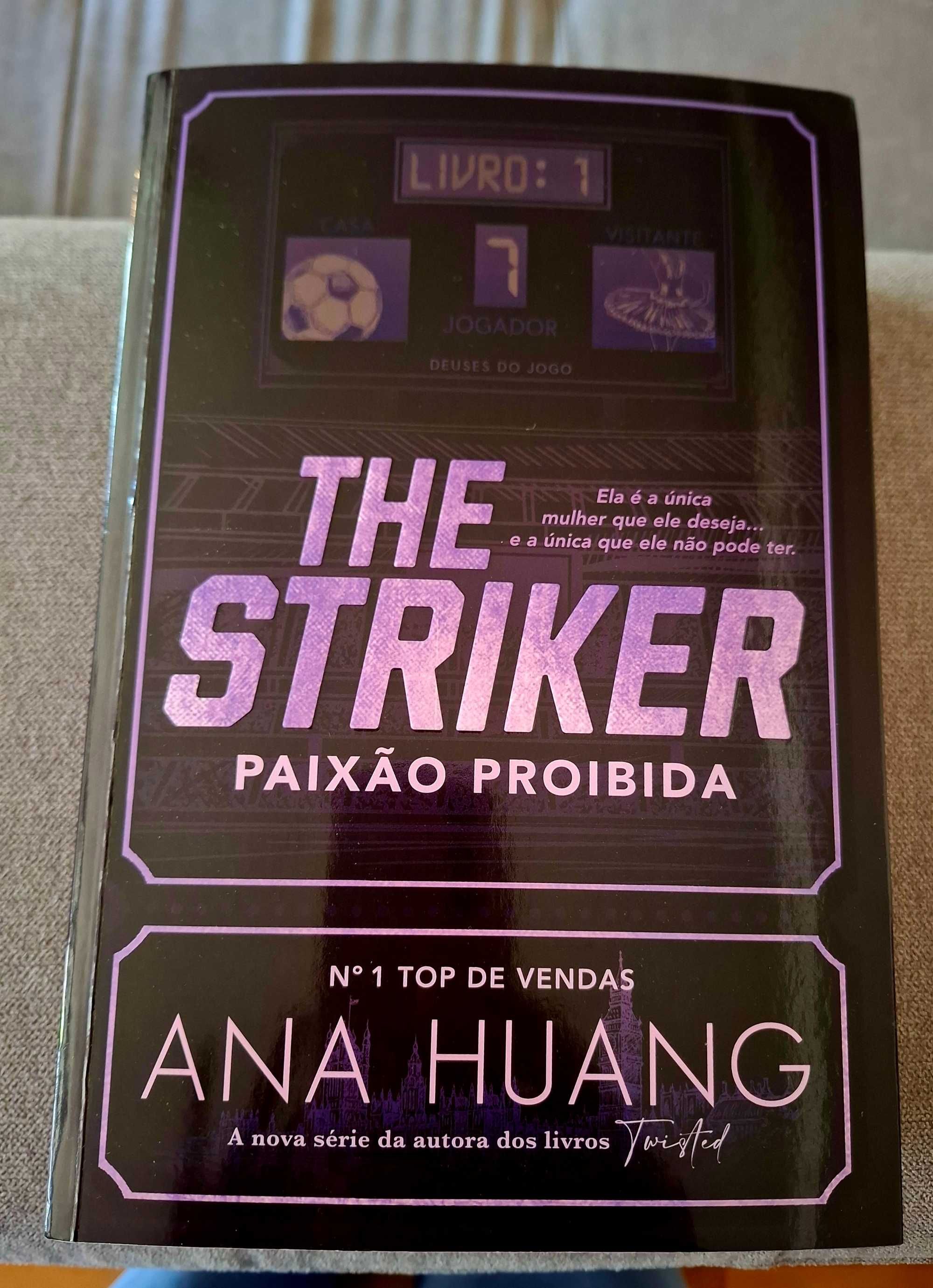 Livro "The Striker" de Anna Huang em português