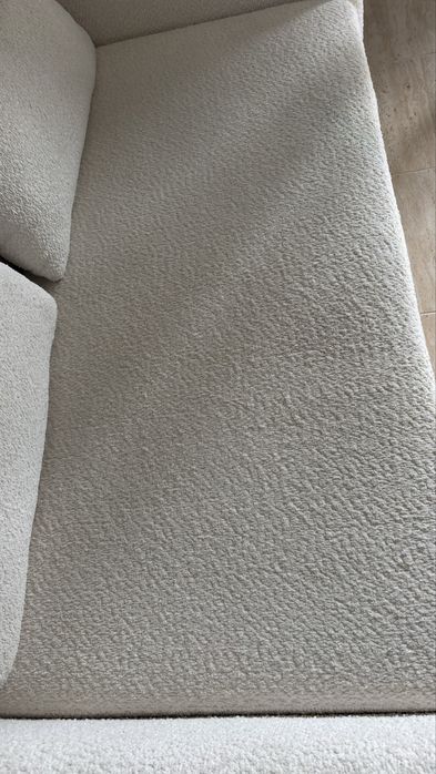 sofá-cama Dalila de 2 lugares, em tecido bouclé / creme