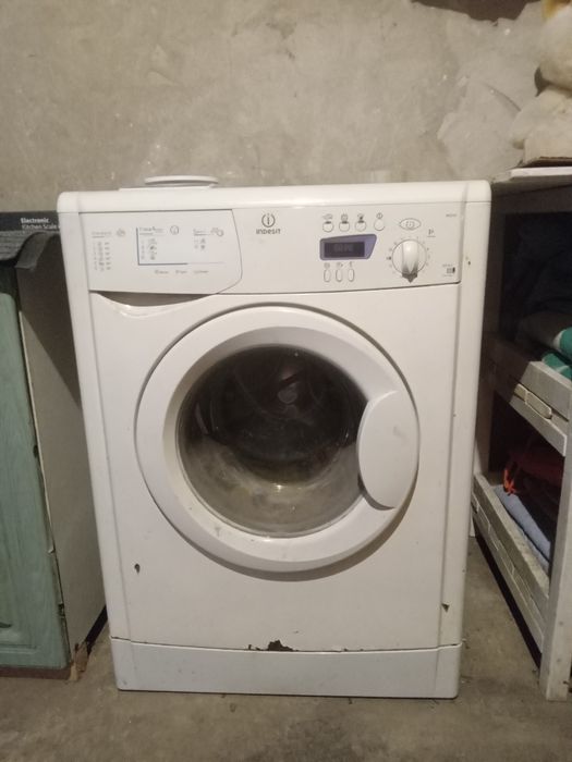 Пральна машина indesit