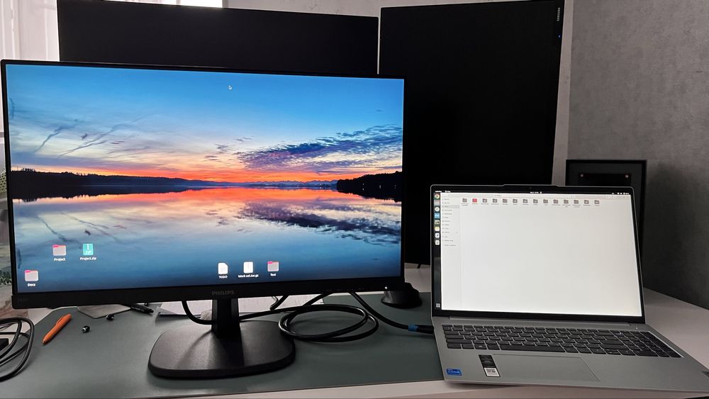 Монітор Philips 243V7QDAB/00 (1.5 років у використанні)