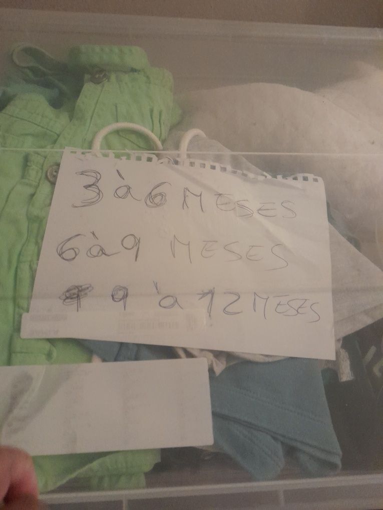 Caixa de roupa bebé