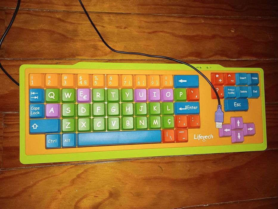 Teclados infantil e clássico computador