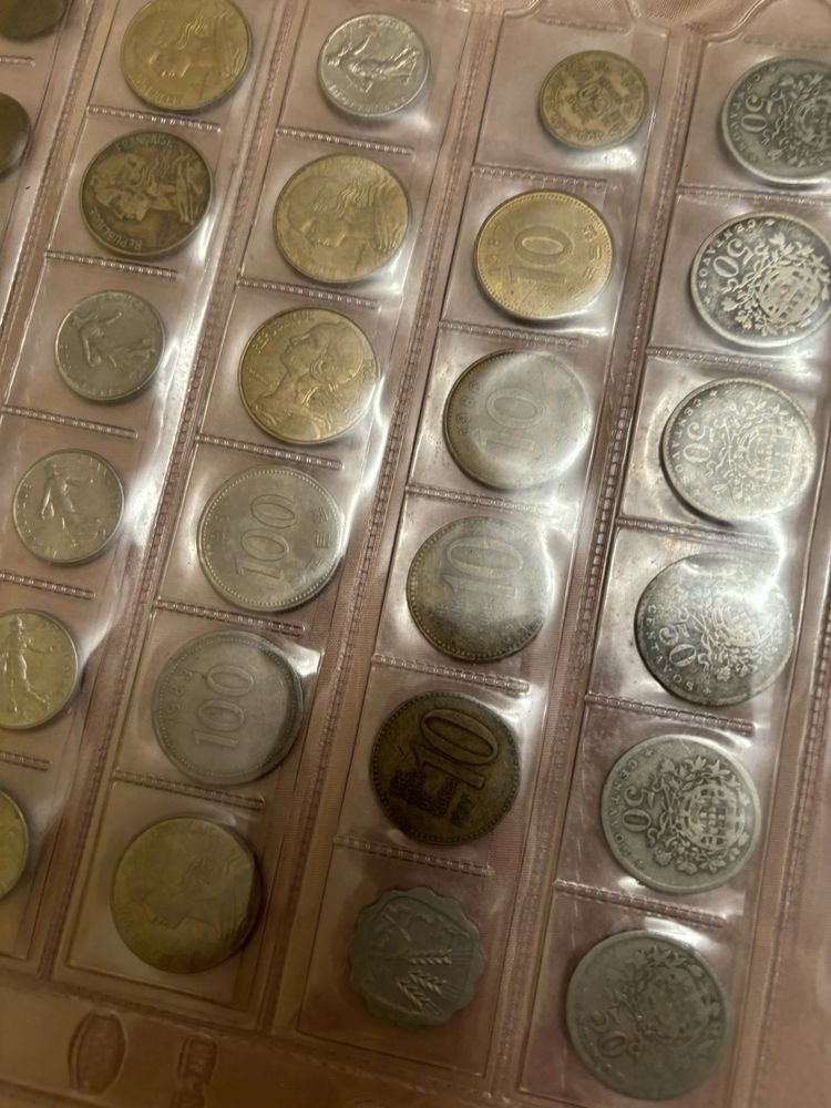 Conjunto de moedas antigas portuguesas d estrangrira.