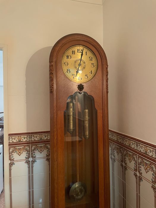 Relógio de pé vintage antigo