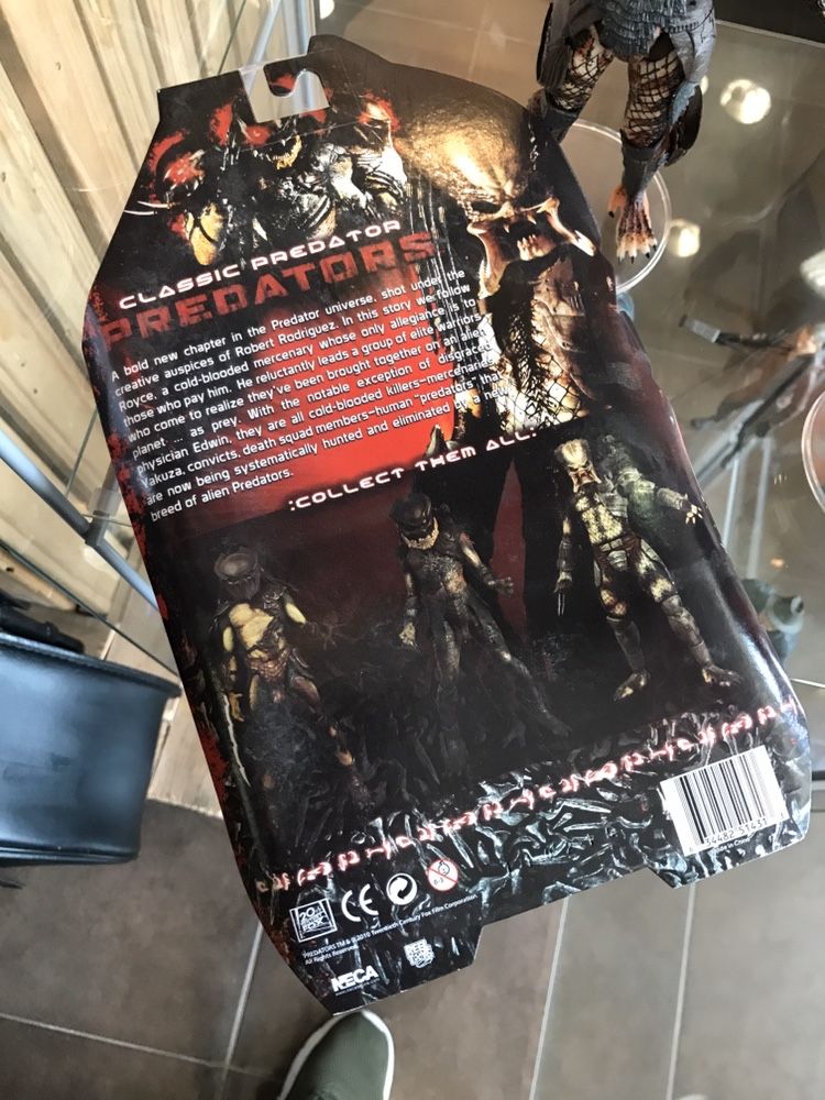 Figura Neca Predador predator em caixa nova