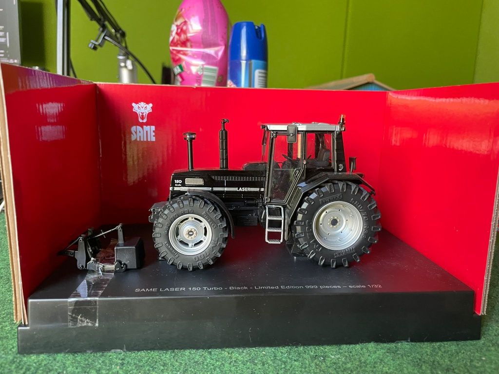 Traktor Same Laser 150 Black Ros 1:32  jak siku britains