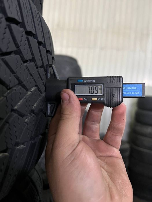 Автошини зимові 23 рік BRIDGESTONE 205/55/17 (2шт)Гума,Скати, Шини)