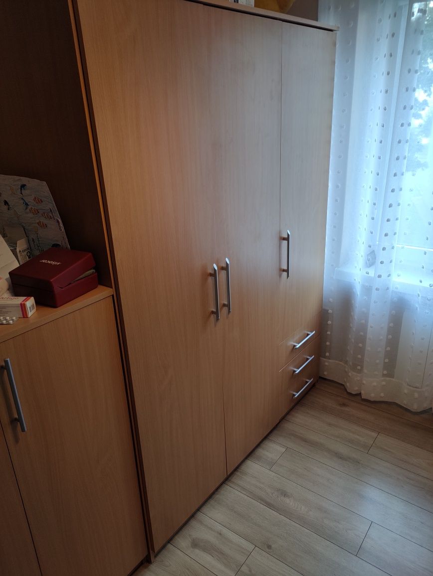 Sprzedam meble szafę i dwie komody