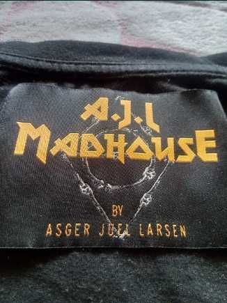 Продам футболку Madhause