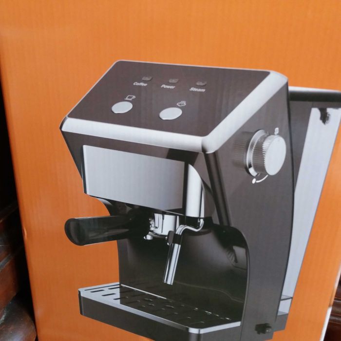 Máquina de café, com pouquíssimo uso