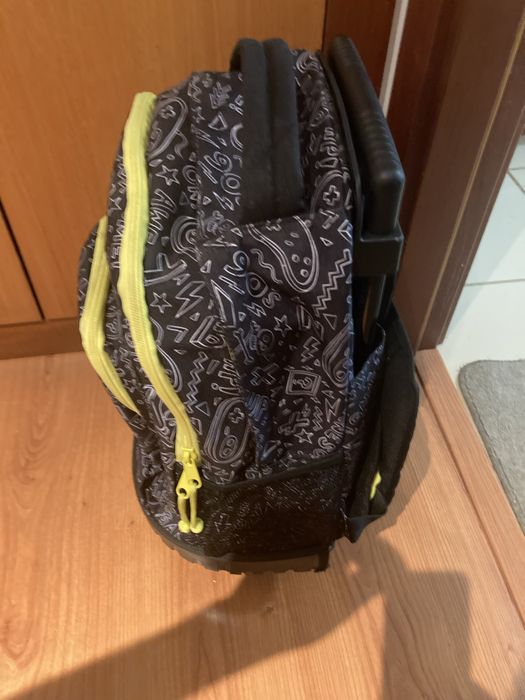 Mochilas   multiusos  com trolei e alcas para por as costas)