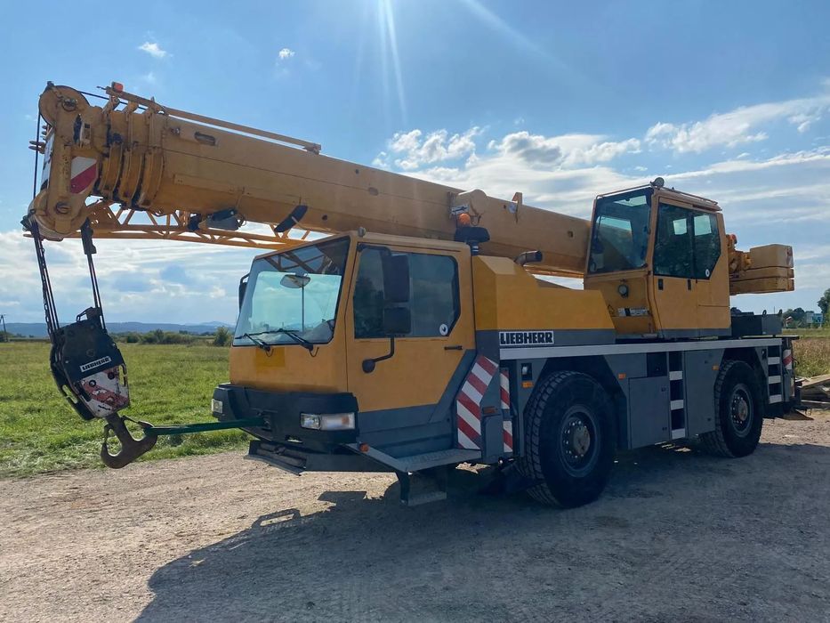 Liebherr LTM 1030-2.1  Liebherr LTM 1030-2.1