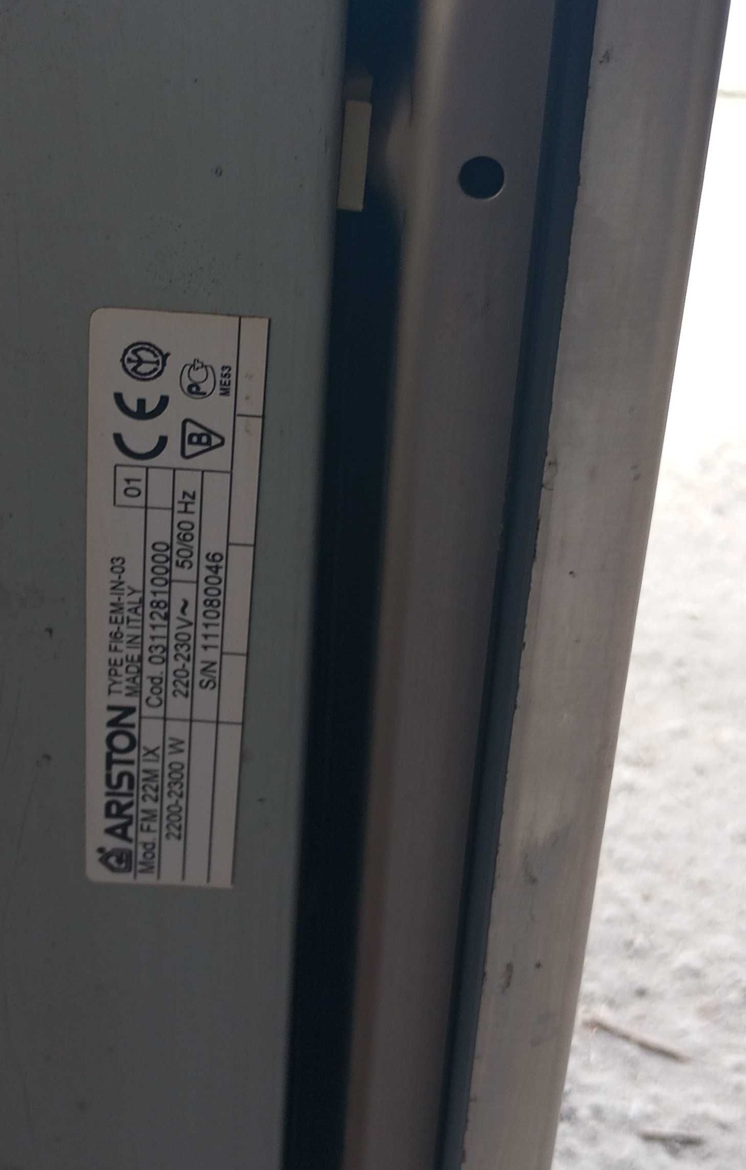 Forno a gás ARISTON Modelo FM 22M IX em bom estado