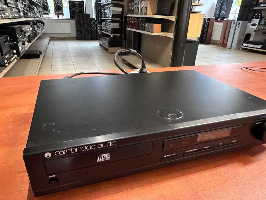 Odtwarzacz CD Cambridge Audio D 100