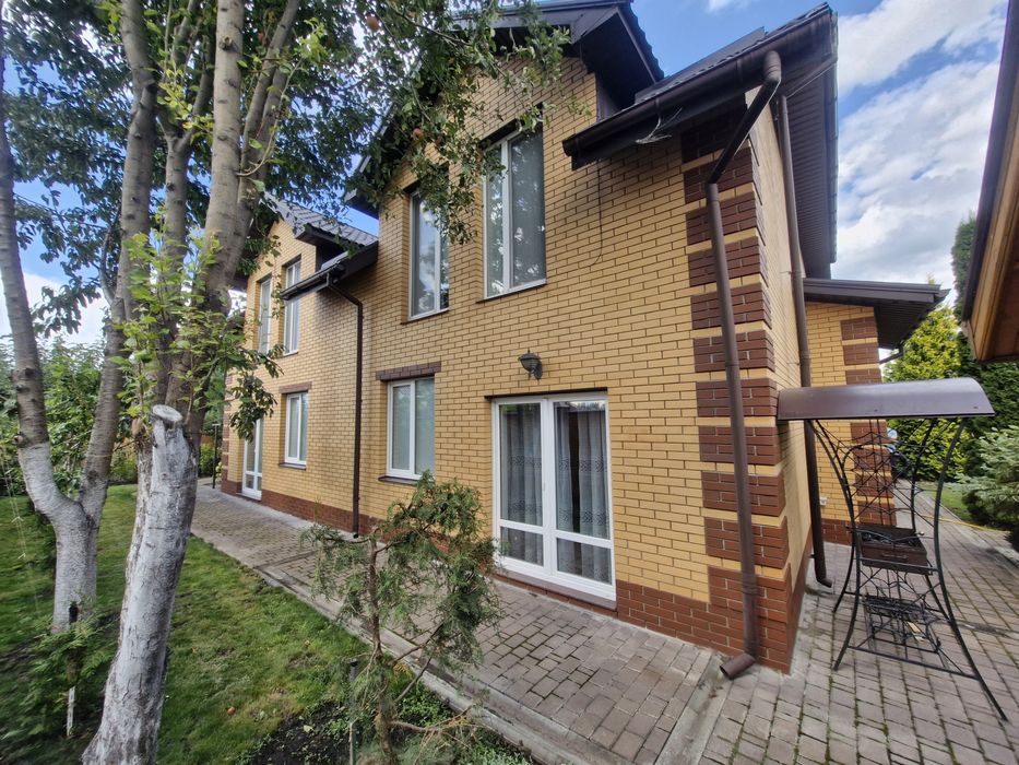 Двоповерховий дуплекс с сучасним капітальним ремонтом