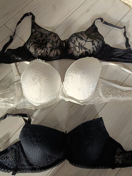 Staniki biustonosze róż ok 75 80 E stan jak na zdjęciu czarny brak ram