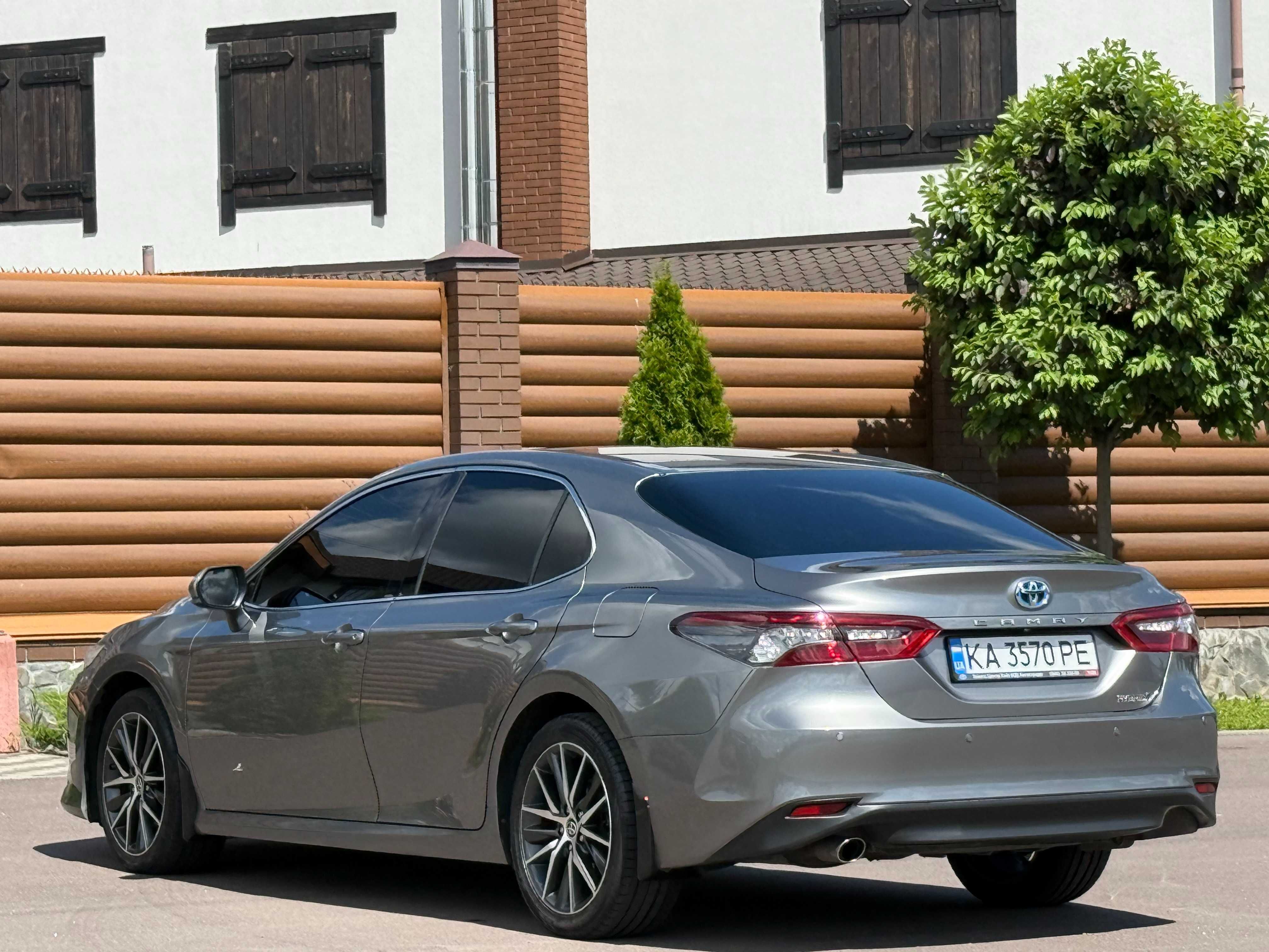 Toyota Camry 2021 Офіційна 2,5 Гібрид Гарний стан