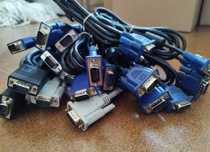 Kabel VGA D-SUB do monitora komputera.