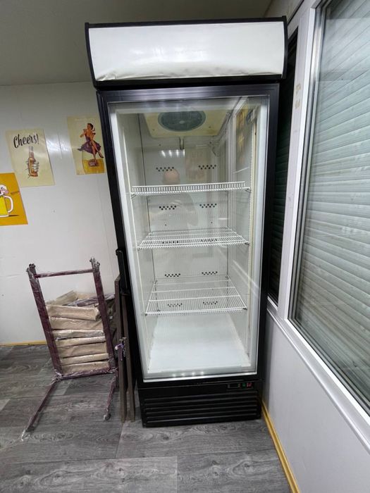 Холодильна шафа / холодильник для напоїв