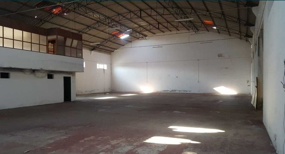 Arrendamento Armazém Sétubal -1800m2 - Estrada dos Ciprestes