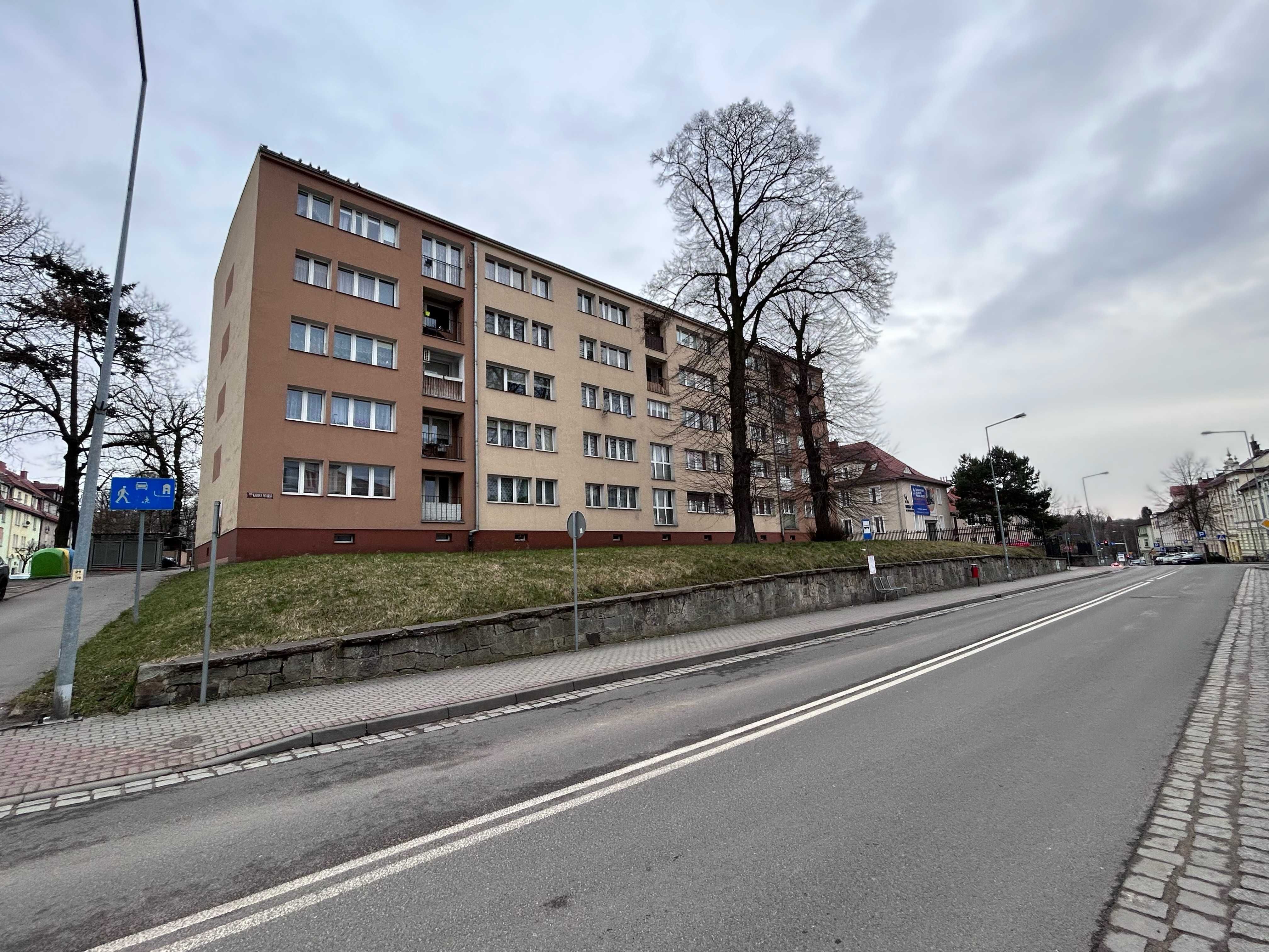 Kawalerka/ dwu pokojowa /Wyposażona /PARTER / darmowy parking