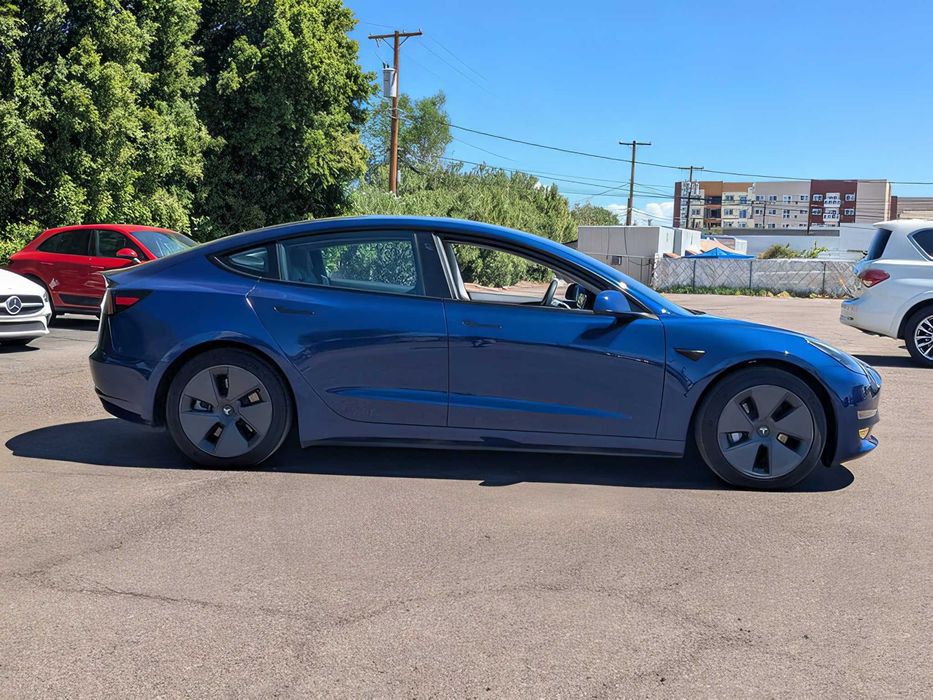 Tesla Model 3      2022