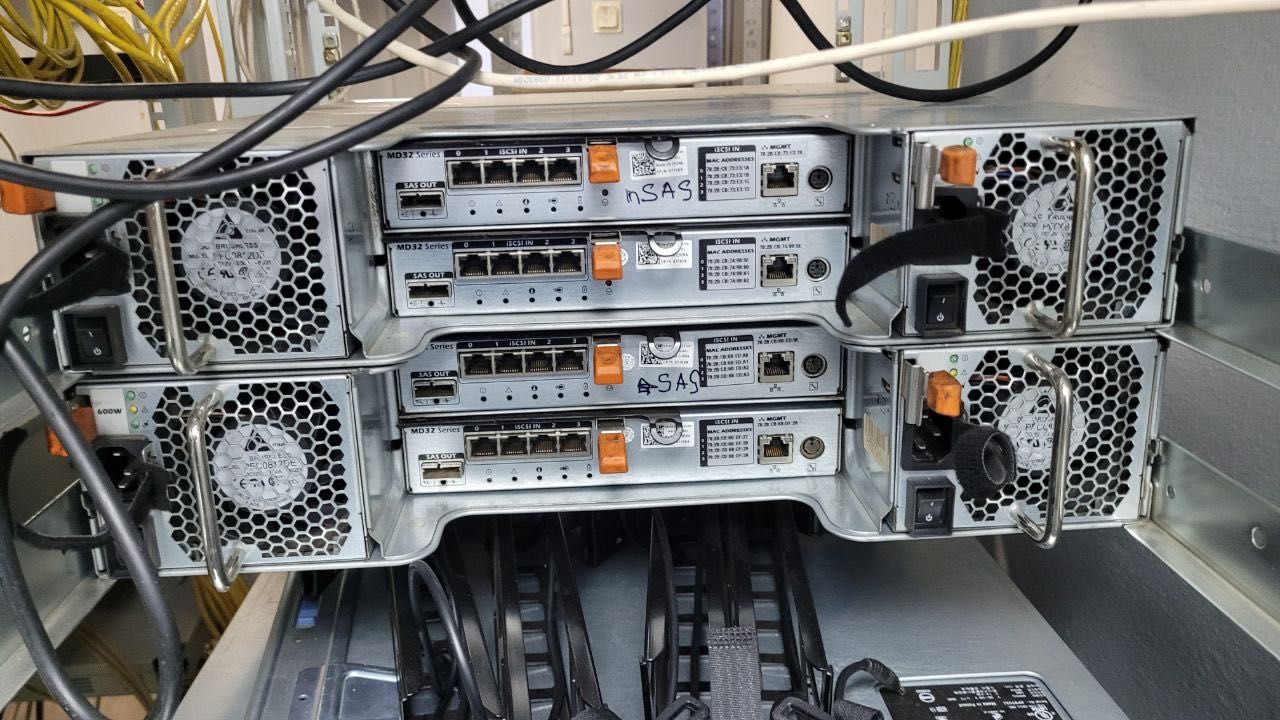 Масив зберігання даних DELL POWERVAULT MD3200I
