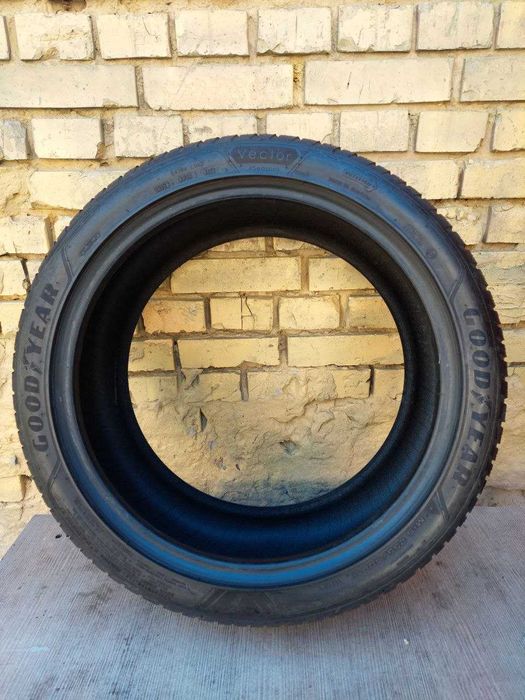 Шини б/в 255 40 R19 GoodYear Vector 4Season Gen 3